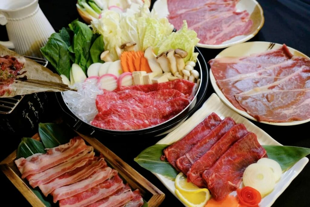 ไม่ได้มีแค่ซูชิยังมีเมนูหมูและเนื้อบุฟเฟ่ต์อาหารญี่ปุ่นให้เลือกทาน Shinkai premium
